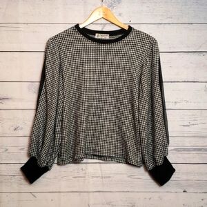 Femme Fatale Sweater with balloon sleeves